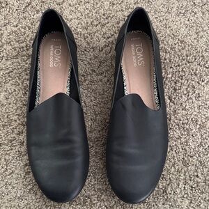 TOMS Women's Sleek Black Flats